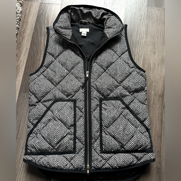J. Crew Jackets & Blazers - J. Crew Herringbone quilted puffer vest, size XS
